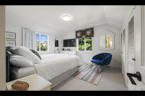 Photo of property in 1/2 Heathcote Road, Castor Bay, Auckland, 0620