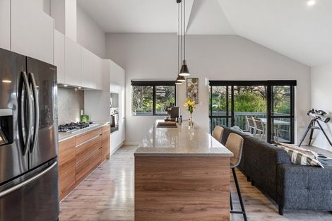 Photo of property in 2 Tarara Lane, Kumeu, 0810