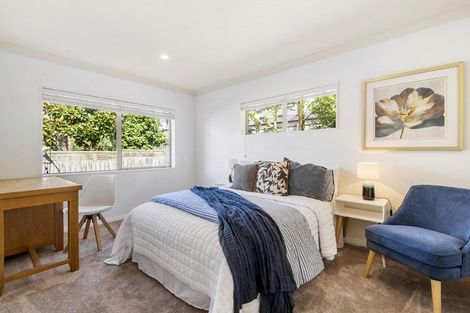 Photo of property in 12 English Oak Drive, Schnapper Rock, Auckland, 0632