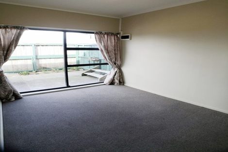 Photo of property in 67 Lincoln Park Avenue, Massey, Auckland, 0614