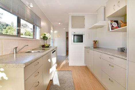 Photo of property in 15 Hand Road, Helensville, 0800