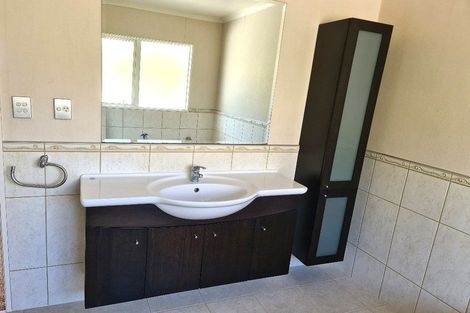 Photo of property in 21 Dunvegan Rise, East Tamaki Heights, Auckland, 2016