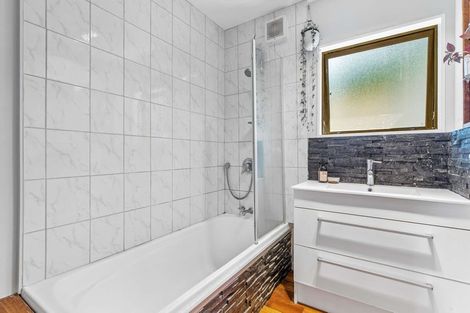 Photo of property in 6 Nielsen Place, Massey, Auckland, 0614