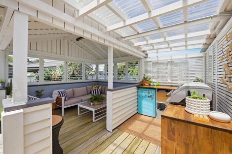 Photo of property in 6 Vela Place, Clarks Beach, 2122