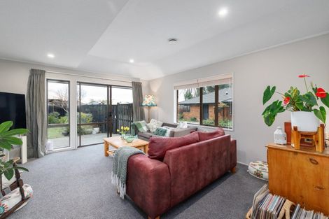 Photo of property in 10 Castle Way, Beckenham, Christchurch, 8023