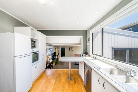 Photo of property in 83 Martin Road, Paraparaumu Beach, Paraparaumu, 5032