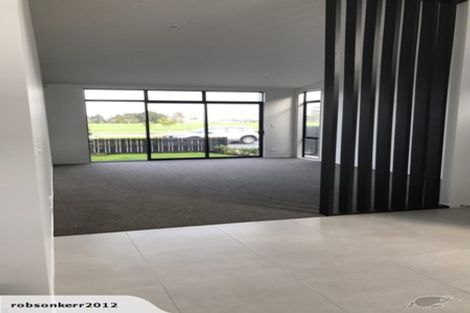 Photo of property in 15 Lieutenant Lane, Papakura, 2110