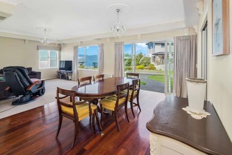 Photo of property in 24 Tamworth Crescent, Newlands, Wellington, 6037