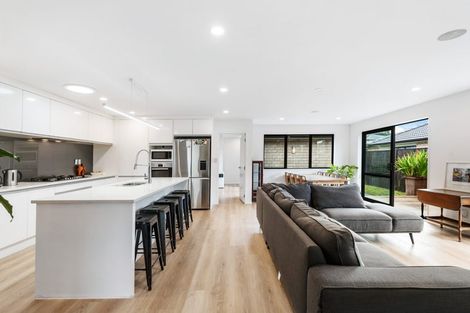 Photo of property in 5 Kahika Grove, Huapai, Kumeu, 0810