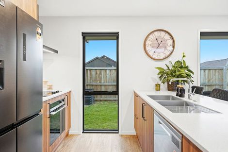 Photo of property in 2 Earl Way, Amberley, 7410