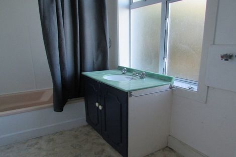 Photo of property in 2 Hawkhurst Road, Lyttelton, 8082