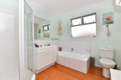 Photo of property in 12 Tawhana Crescent, Red Beach, 0932