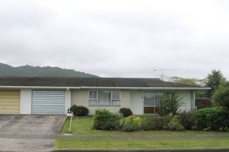 Photo of property in 1a Kanawa Street, Waikanae, 5036