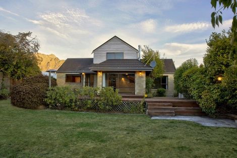 Photo of property in 16 Oregon Drive, Kelvin Heights, Queenstown, 9300