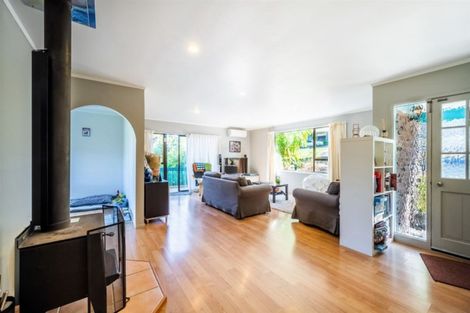 Photo of property in 28 Glamorgan Drive, Torbay, Auckland, 0630