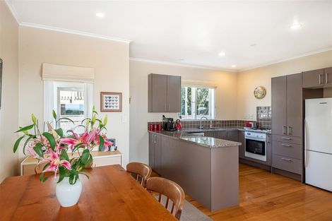 Photo of property in 6a Pupuke Road, Hillcrest, Auckland, 0627