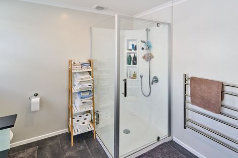 Photo of property in 6 Mayfair Place, Tawa, Wellington, 5028