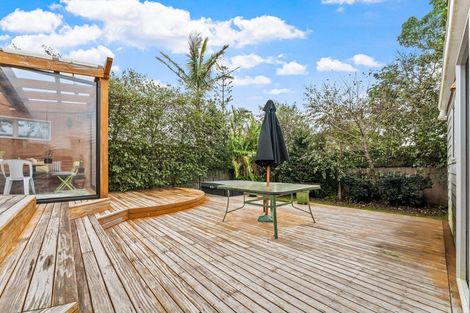Photo of property in 30 Holiday Road, Stanmore Bay, Whangaparaoa, 0932