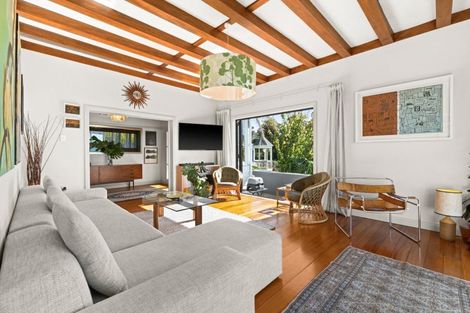 Photo of property in 18 Hukarere Road, Bluff Hill, Napier, 4110