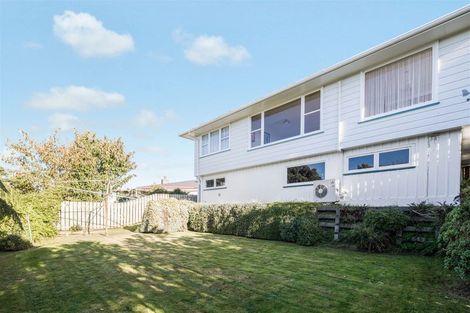 Photo of property in 28 Fairburn Grove, Johnsonville, Wellington, 6037