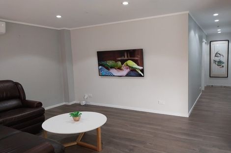 Photo of property in 121 Ennis Avenue, Pakuranga Heights, Auckland, 2010