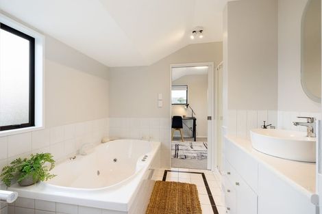 Photo of property in 33 Erin Crescent, Mairehau, Christchurch, 8013