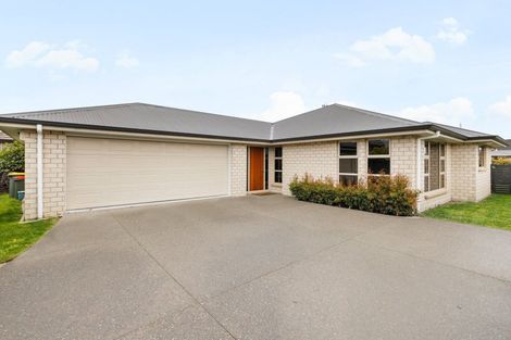 Photo of property in 18 Gibbston Close, Huntington, Hamilton, 3210