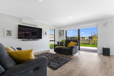 Photo of property in 6 Navy Lane, Papamoa, 3118