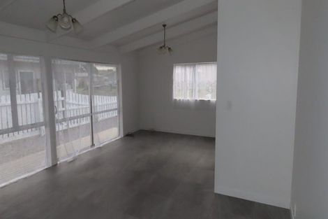 Photo of property in 77 Chichester Drive, Rosehill, Papakura, 2113