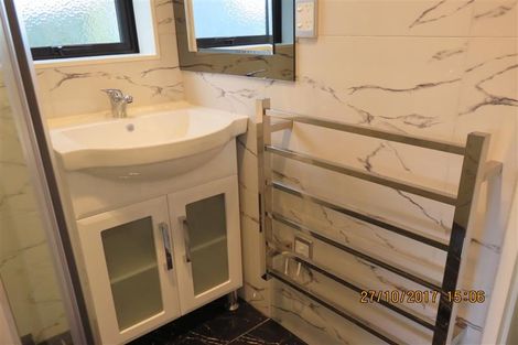 Photo of property in 5 Fernhaven Place, Massey, Auckland, 0614