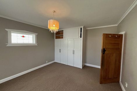 Photo of property in 21 Puru Crescent, Lyall Bay, Wellington, 6022