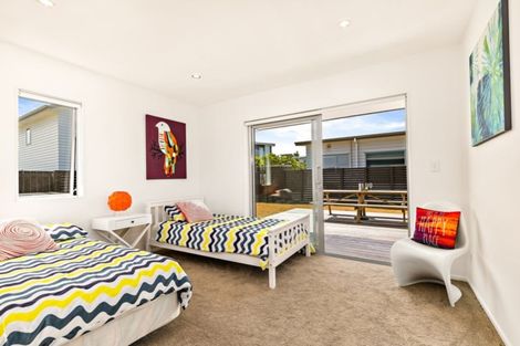 Photo of property in 10 Te Mauri Place, Omaha, 0986