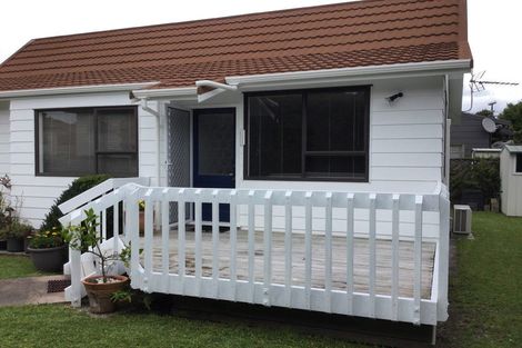 Photo of property in 7 Vardon Road, Green Bay, Auckland, 0604