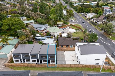 Photo of property in 94 Godley Road, Green Bay, Auckland, 0604