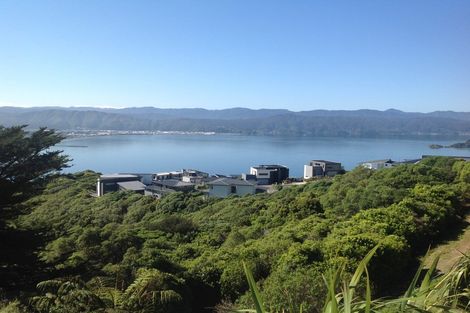 Photo of property in 36b Tamworth Crescent, Newlands, Wellington, 6037