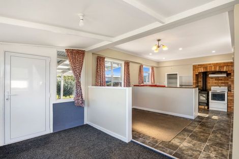 Photo of property in 124 Weraroa Road, Waverley, 4510