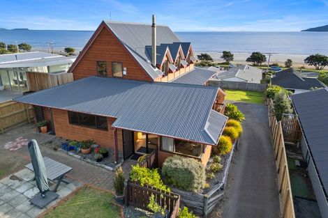 Photo of property in 128 Seaview Road, Paraparaumu Beach, Paraparaumu, 5032