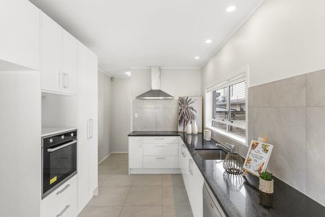 Photo of property in 32 Landon Avenue, Mangere East, Auckland, 2024