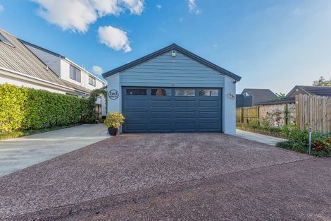 Photo of property in 32 Glucina Avenue, West Harbour, Auckland, 0618