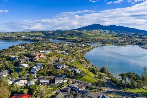 Photo of property in 6 Helen Place, Raglan, 3225