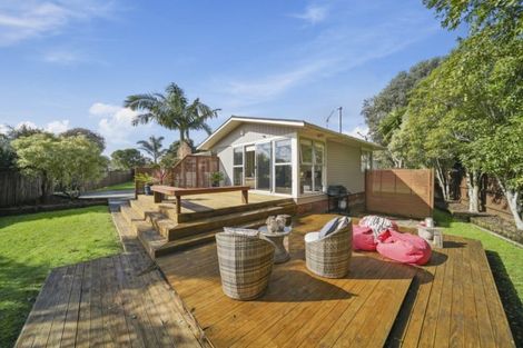 Photo of property in 17 Tupaki Place, Pakuranga Heights, Auckland, 2010