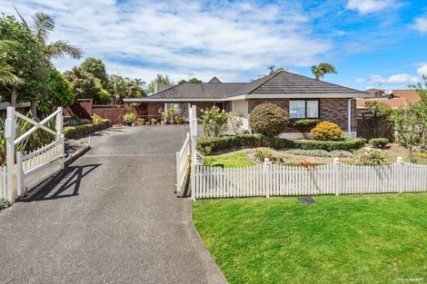 Photo of property in 16 Mako Street, West Harbour, Auckland, 0618