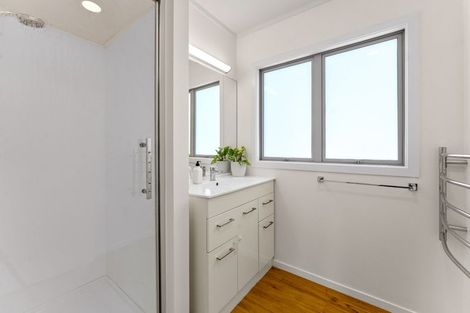 Photo of property in 37 Gatman Street, Birkdale, Auckland, 0626