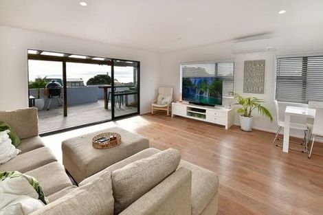 Photo of property in 2/1376 Whangaparaoa Road, Army Bay, Whangaparaoa, 0930