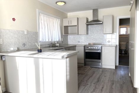 Photo of property in 14 Fairdene Avenue, Henderson, Auckland, 0610