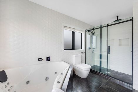 Photo of property in 45 Armstrong Farm Drive, East Tamaki Heights, Auckland, 2016