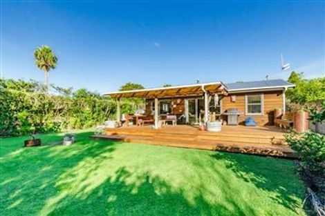 Photo of property in 5 Puriri Road, Waikanae, 5036