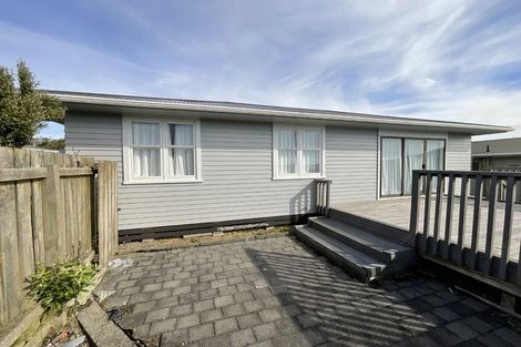 Photo of property in 22 Link Road, Newlands, Wellington, 6037