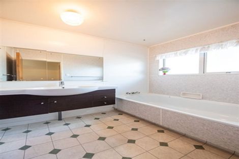 Photo of property in 38 Colina Street, Avonhead, Christchurch, 8042