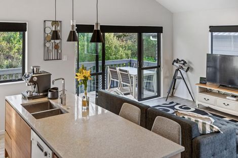 Photo of property in 2 Tarara Lane, Kumeu, 0810